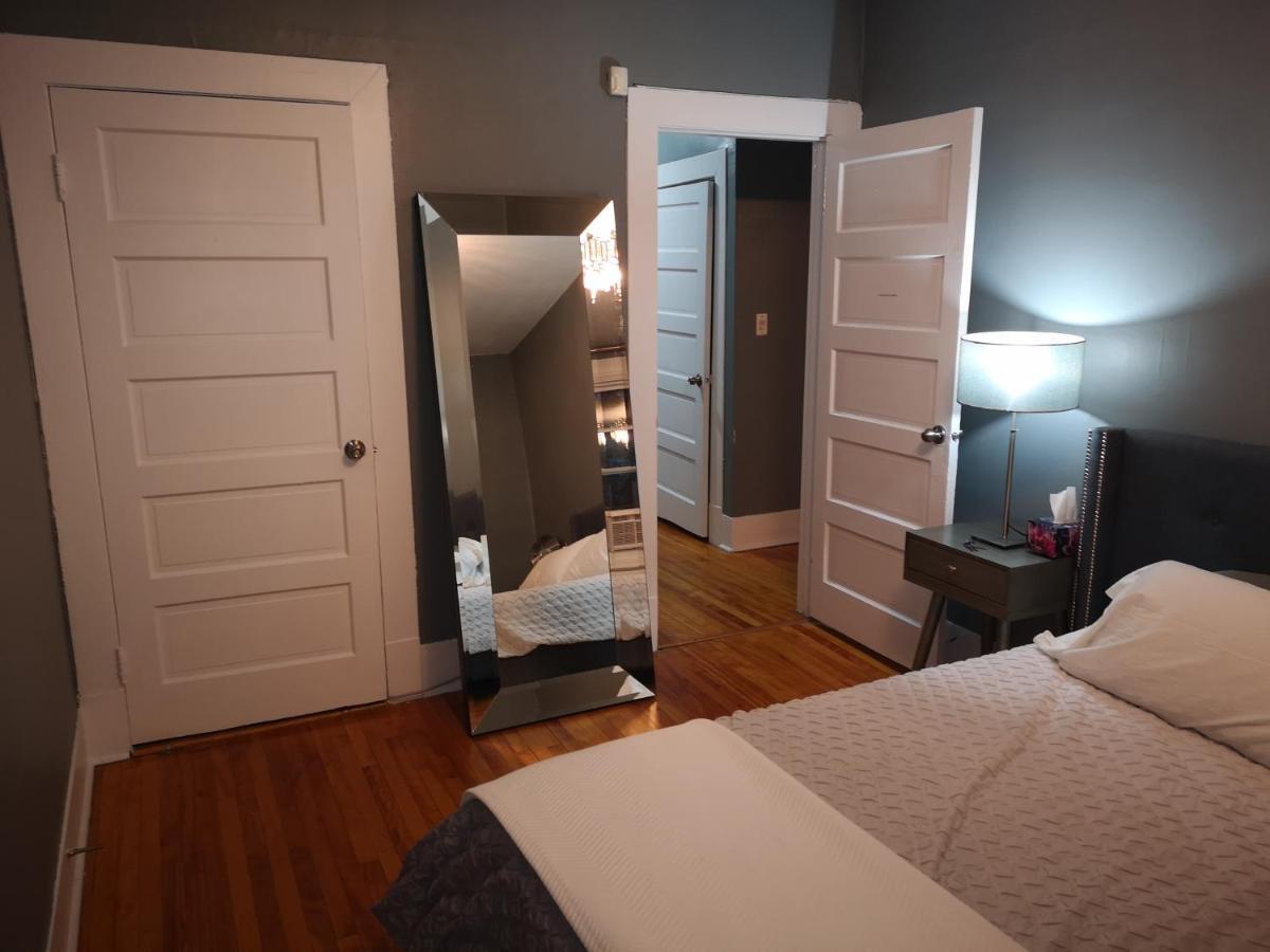 Séjour chez l'habitant With King Bed In Shared 3 Bedroom Downtown *